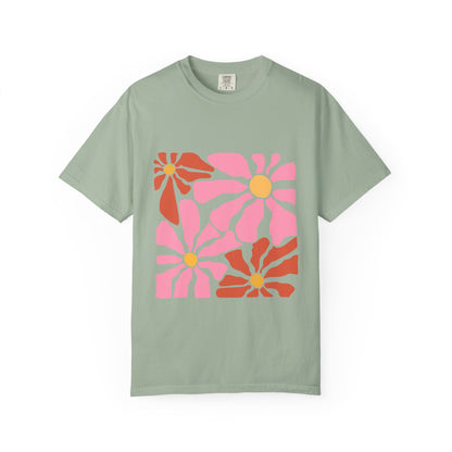 Retro Pink Daisy Graphic Garment-Dyed Women's T-Shirt