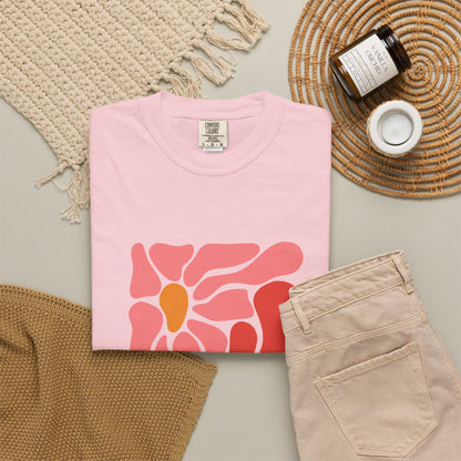 Pink Retro Flower Graphic Garment-Dyed Women's T-Shirt