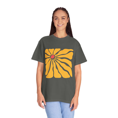 Minimal Yellow Floral Graphic Garment-Dyed Women's T-Shirt