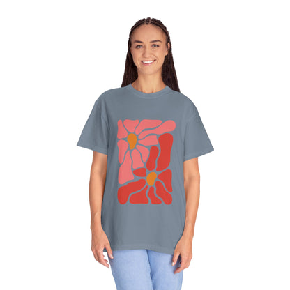 Pink Retro Flower Graphic Garment-Dyed Women's T-Shirt