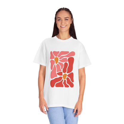 Pink Retro Flower Graphic Garment-Dyed Women's T-Shirt
