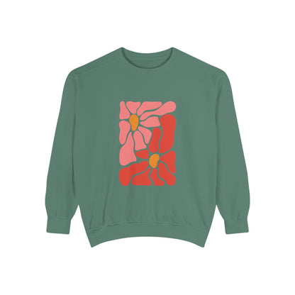 Pink Retro Flower Graphic Garment-Dyed Women's Hooded Sweatshirt