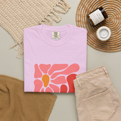 Pink Retro Flower Graphic Garment-Dyed Women's T-Shirt