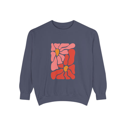Pink Retro Flower Graphic Garment-Dyed Women's Hooded Sweatshirt