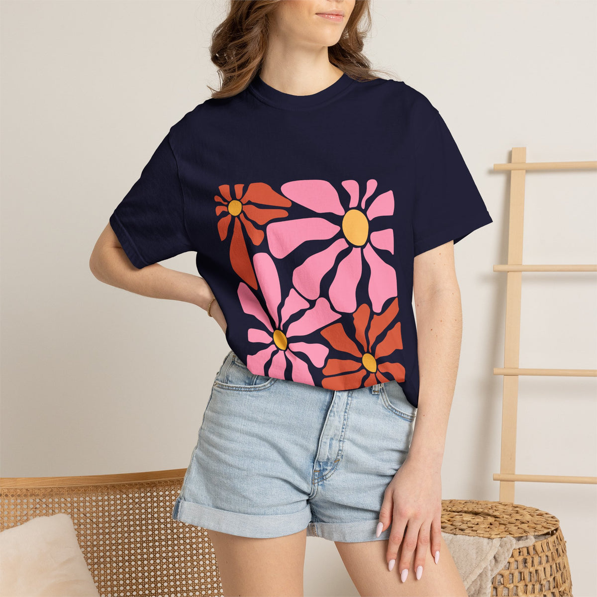 Retro Pink Daisy Graphic Garment-Dyed Women's T-Shirt