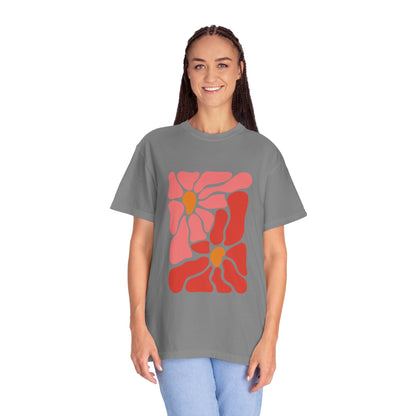 Pink Retro Flower Graphic Garment-Dyed Women's T-Shirt