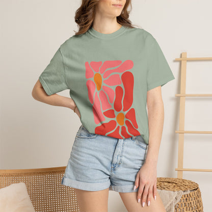 Pink Retro Flower Graphic Garment-Dyed Women's T-Shirt