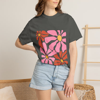 Retro Pink Daisy Graphic Garment-Dyed Women's T-Shirt
