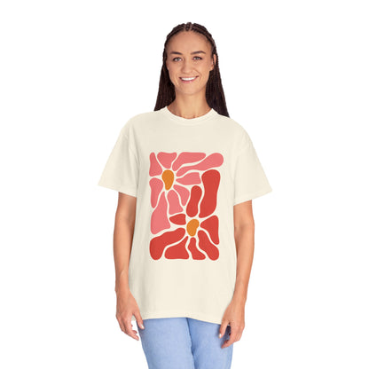 Pink Retro Flower Graphic Garment-Dyed Women's T-Shirt