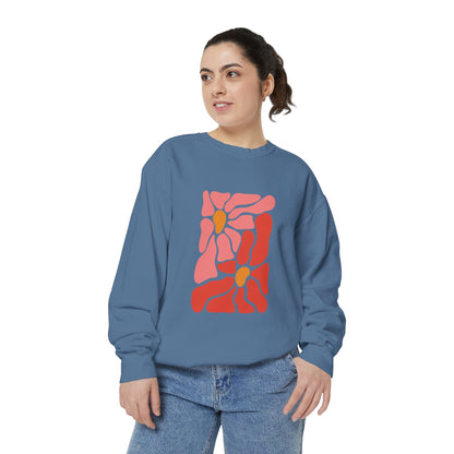 Pink Retro Flower Graphic Garment-Dyed Women's Hooded Sweatshirt