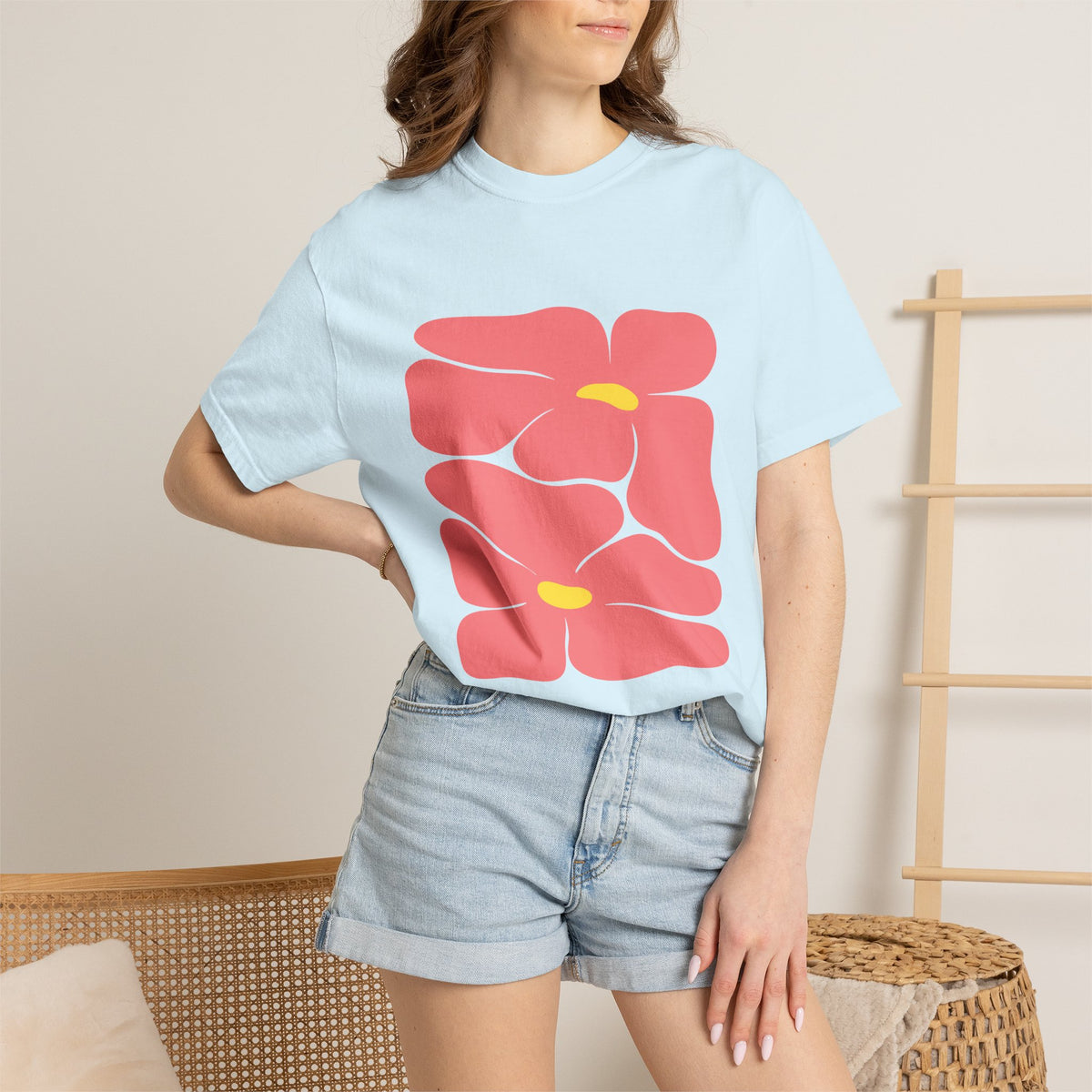 Pink Retro Flowers Graphic Garment-Dyed Women's T-Shirt