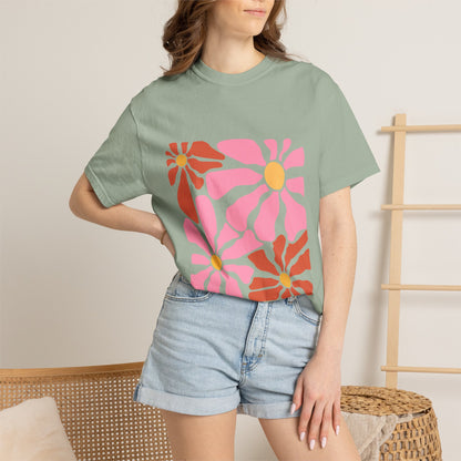 Retro Pink Daisy Graphic Garment-Dyed Women's T-Shirt