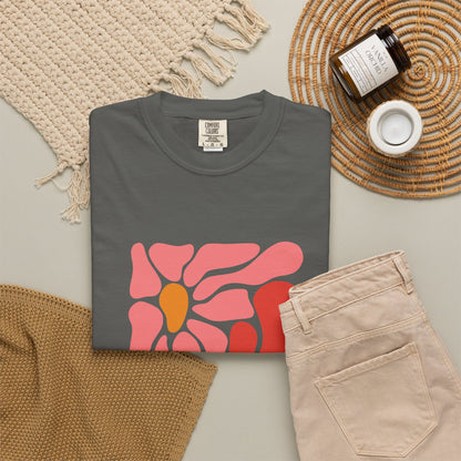 Pink Retro Flower Graphic Garment-Dyed Women's T-Shirt