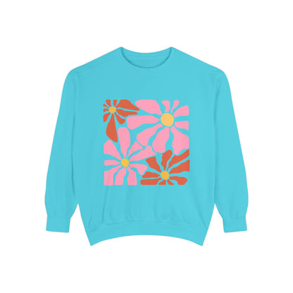 Retro Pink Daisy Graphic Garment-Dyed Women's Sweatshirt
