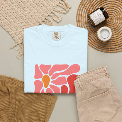 Pink Retro Flower Graphic Garment-Dyed Women's T-Shirt