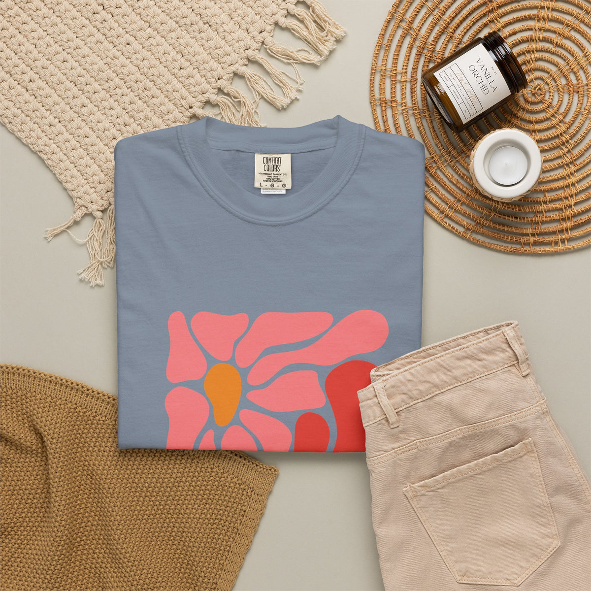 Pink Retro Flower Graphic Garment-Dyed Women's T-Shirt