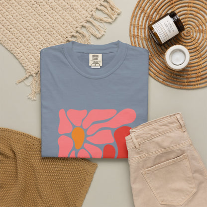 Pink Retro Flower Graphic Garment-Dyed Women's T-Shirt