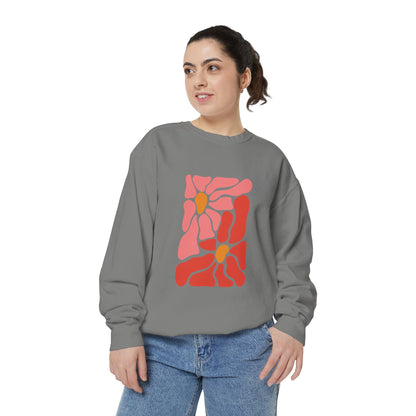 Pink Retro Flower Graphic Garment-Dyed Women's Hooded Sweatshirt