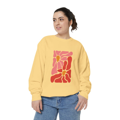 Pink Retro Flower Graphic Garment-Dyed Women's Hooded Sweatshirt