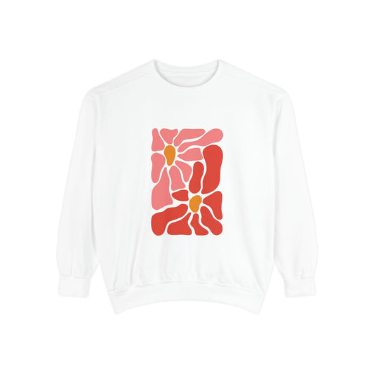Pink Retro Flower Graphic Garment-Dyed Women's Sweatshirt
