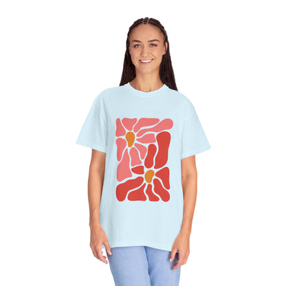 Pink Retro Flower Graphic Garment-Dyed Women's T-Shirt