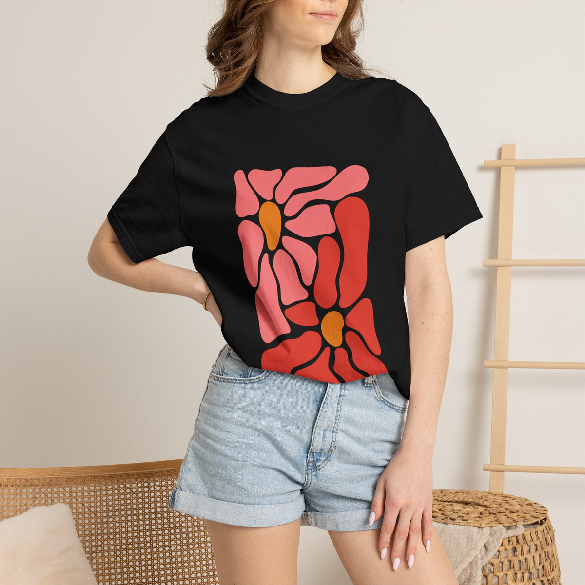 Pink Retro Flower Graphic Garment-Dyed Women's T-Shirt