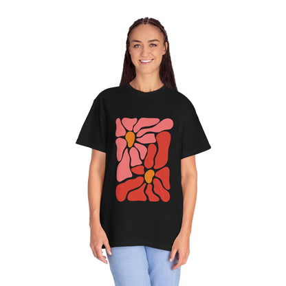 Pink Retro Flower Graphic Garment-Dyed Women's T-Shirt