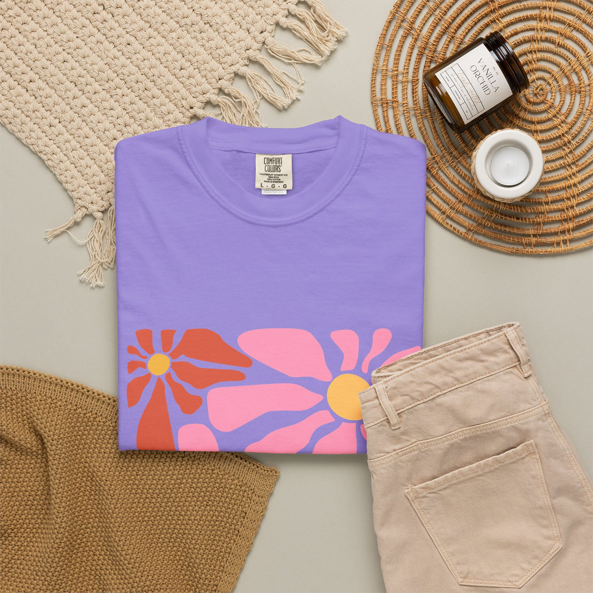 Retro Pink Daisy Graphic Garment-Dyed Women's T-Shirt