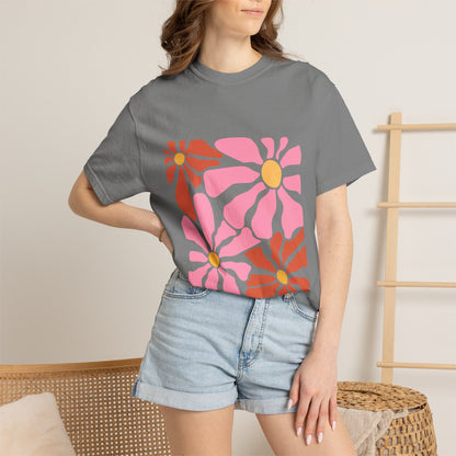 Retro Pink Daisy Graphic Garment-Dyed Women's T-Shirt