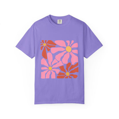 Retro Pink Daisy Graphic Garment-Dyed Women's T-Shirt