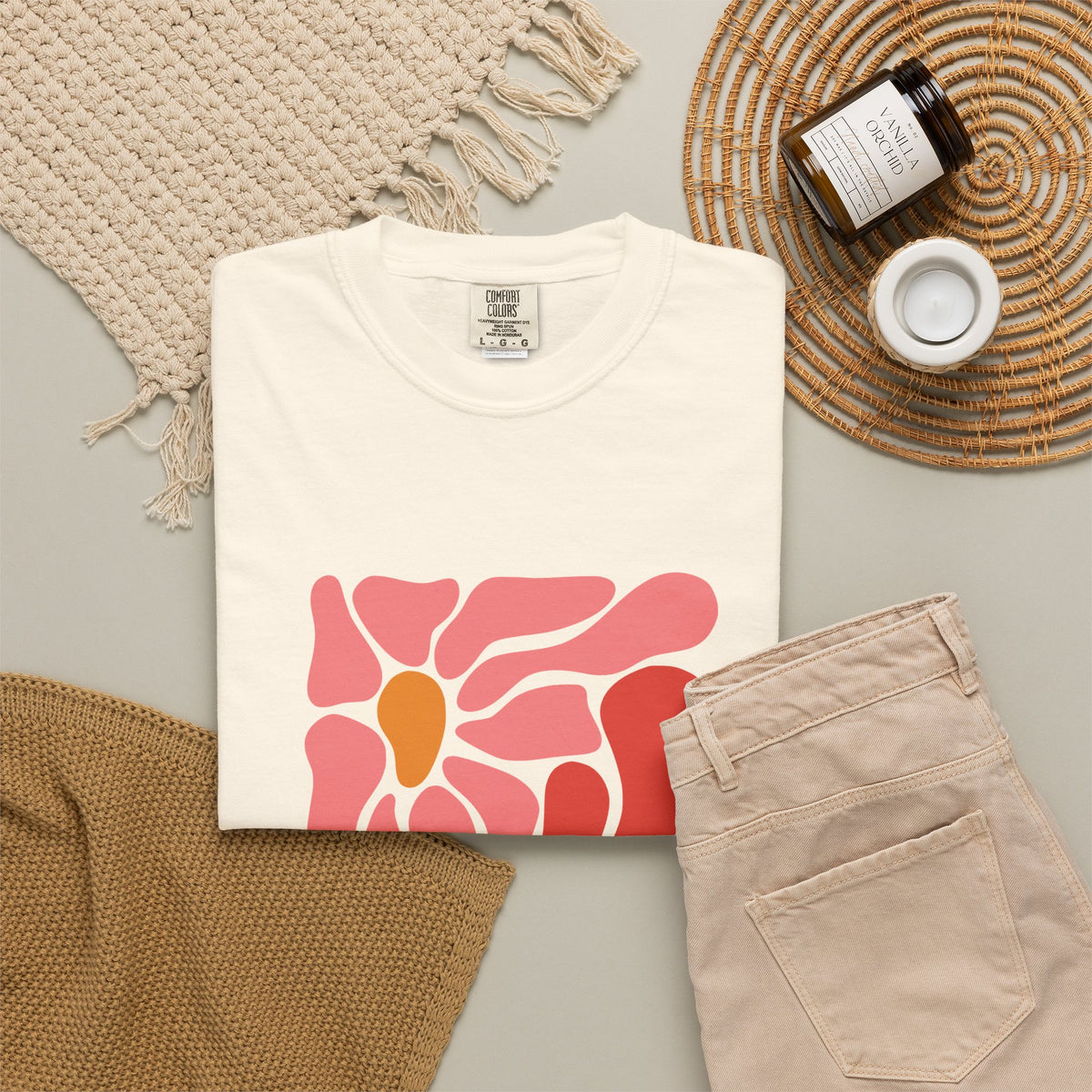 Pink Retro Flower Graphic Garment-Dyed Women's T-Shirt