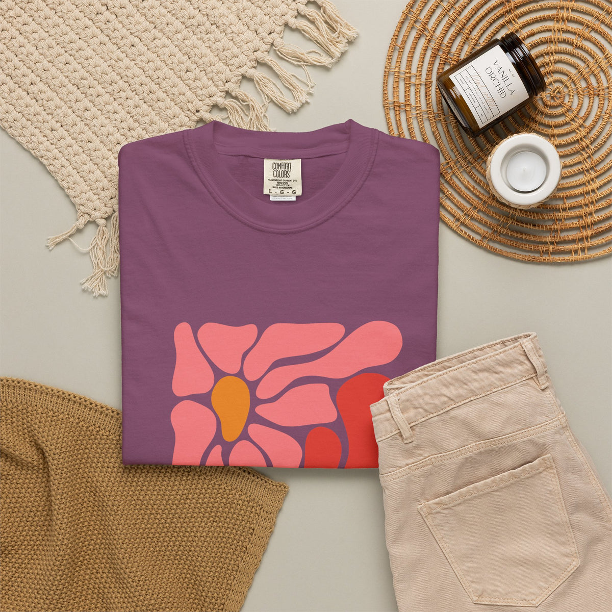 Pink Retro Flower Graphic Garment-Dyed Women's T-Shirt