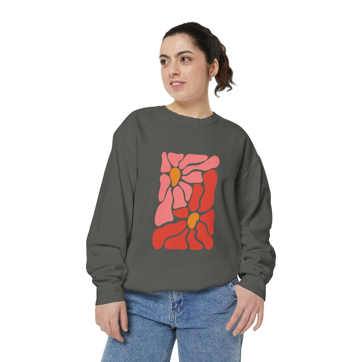 Pink Retro Flower Graphic Garment-Dyed Women's Hooded Sweatshirt