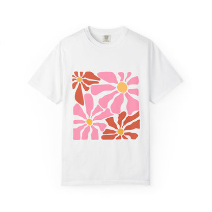 Retro Pink Daisy Graphic Garment-Dyed Women's T-Shirt