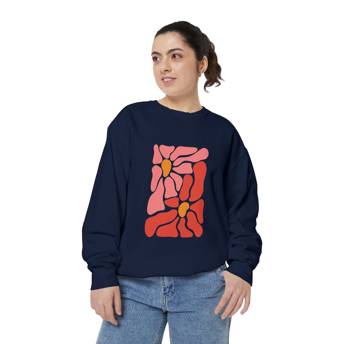Pink Retro Flower Graphic Garment-Dyed Women's Hooded Sweatshirt