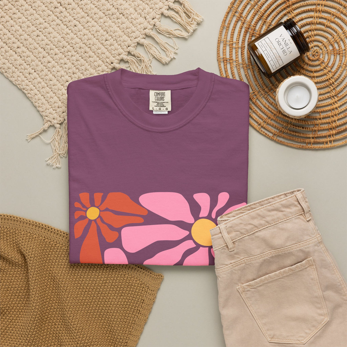 Retro Pink Daisy Graphic Garment-Dyed Women's T-Shirt