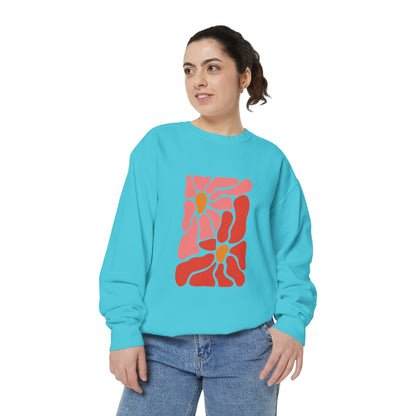 Pink Retro Flower Graphic Garment-Dyed Women's Hooded Sweatshirt