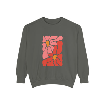 Pink Retro Flower Graphic Garment-Dyed Women's Hooded Sweatshirt