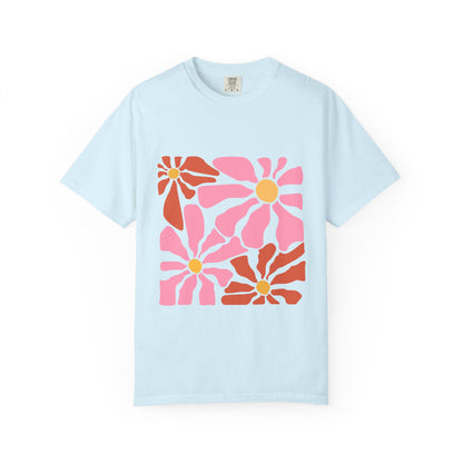 Retro Pink Daisy Graphic Garment-Dyed Women's T-Shirt