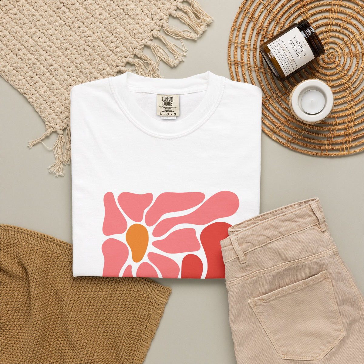 Pink Retro Flower Graphic Garment-Dyed Women's T-Shirt