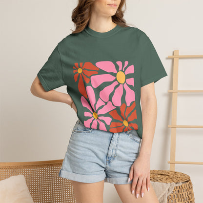Retro Pink Daisy Graphic Garment-Dyed Women's T-Shirt