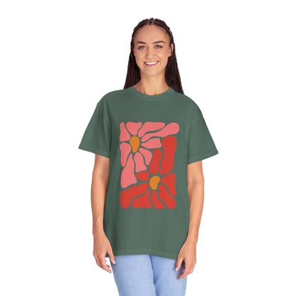 Pink Retro Flower Graphic Garment-Dyed Women's T-Shirt