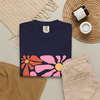 Retro Pink Daisy Graphic Garment-Dyed Women's T-Shirt