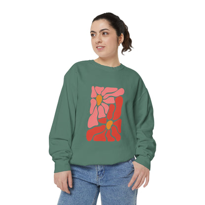 Pink Retro Flower Graphic Garment-Dyed Women's Hooded Sweatshirt