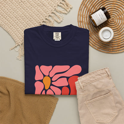 Pink Retro Flower Graphic Garment-Dyed Women's T-Shirt