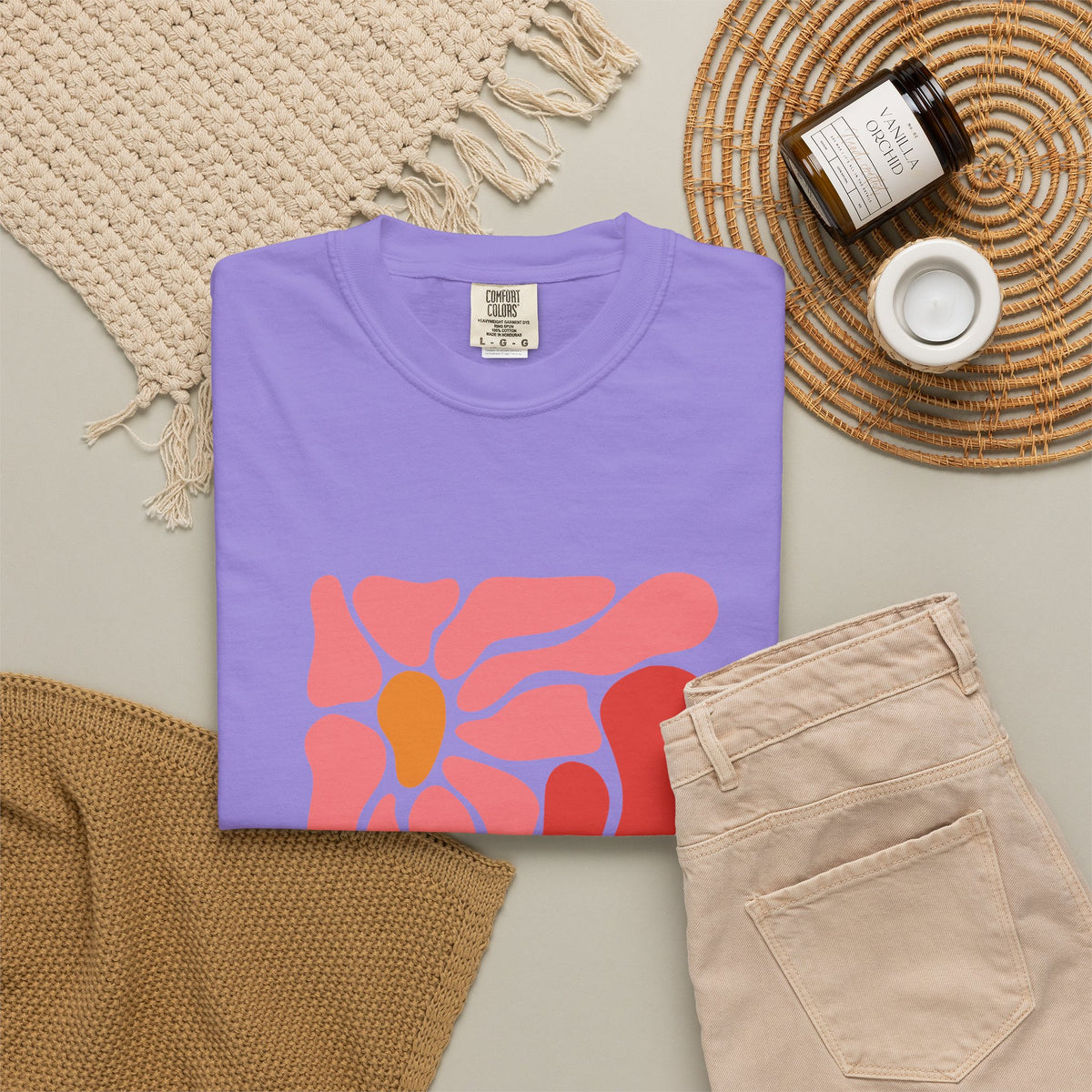Pink Retro Flower Graphic Garment-Dyed Women's T-Shirt