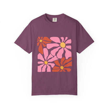 Retro Pink Daisy Graphic Garment-Dyed Women's T-Shirt