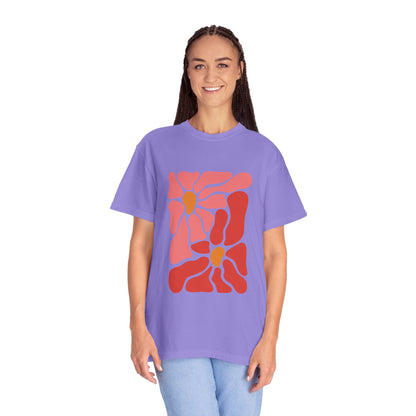 Pink Retro Flower Graphic Garment-Dyed Women's T-Shirt