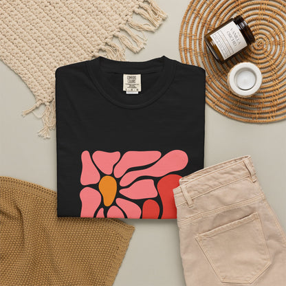 Pink Retro Flower Graphic Garment-Dyed Women's T-Shirt