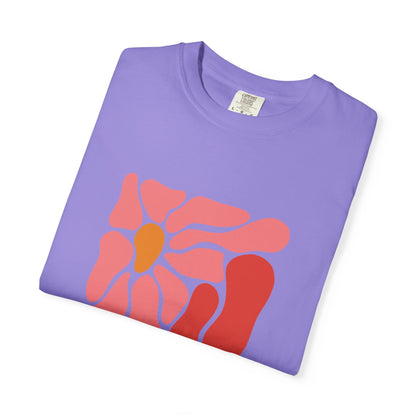 Pink Retro Flower Graphic Garment-Dyed Women's T-Shirt